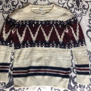 T-shirt with a pretty knitted pattern.